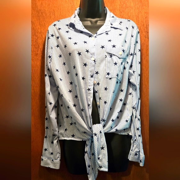 Eden & Olivia Tops - Eden & Olivia soft blue stripped star button front tie bottom top szM